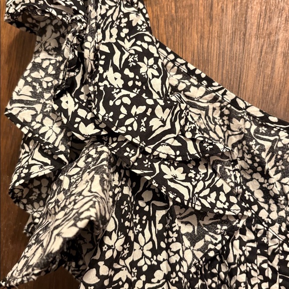 Universal Thread Black & White Ruffled Floral Print Blouse - Picture 3 of 9